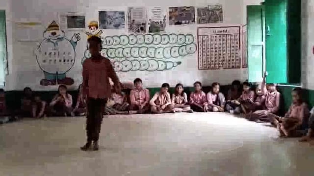 एबीएसए शंशाक मिश्र केनिर्देशनमें प्रा स्कूल शंकरपुर मेंशिक्षकप्रमोदमिश्र ने खेल खेल में बच्चों कोहिन्दी अंग्रेजी सिखाया 