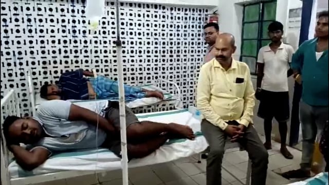 मुखिया पुत्र पर जानलेवा हमला, बीच बचाव का प्रयास करते मुखिया पर चाकू से प्रहार, हथियार के साथ दो गिरफ्तार