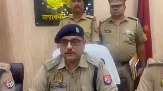 हैदरगढ़ थाना क्षेत्र के लक्ष्मण गढ़ नहर कोठी के पास साइकिल से जा रही महिला के मंगलसूत्र, मोबाइल और कान की बाली लूटने वाले चोरों को हैदरगढ़ पुलिस ने उत्कर्ष कार्यदक्षता का उदाहरण प्रस्तुत करते हुए किया गिरफ़्तार मंगलसूत्र व मोबाइल बरामद, चारबाग स्टेशन से चोरी की बाइक पर की गई थी घटना एक फरार साथी की तलाश जारी। #Barabanki