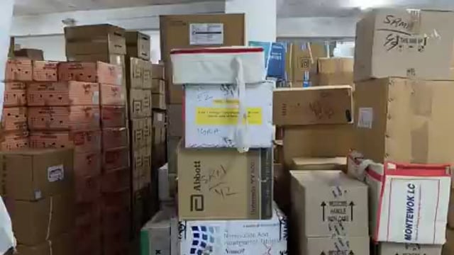 ➡️.....आगरा: दवा व्यापारी हेमा मेडिकल के ठिकानों पर छापेमारी 
➡दवा व्यापारी हिमांशु अग्रवाल पर एक और FIR दर्ज
➡मोती कटरा हेमा मेडिको से 15 बोरे नकली दवाइयां बरामद
➡बरामद दवाओं की कीमत करीब 2.13 करोड़ रुपये
➡ड्रग इंस्पेक्टर की तहरीर पर मुकदमा दर्ज 
➡हिमांशु अग्रवाल ,राजा उर्फ एके राणा नामजद
➡विक्की बाबू, सुभाष बाबू पार्वती ट्रेडर्स नामजद
➡फर्म मालिक हिमांशु अग्रवाल पहले ही गिरफ्तार 
➡STF, औषधि विभाग की संयुक्त कार्रवाई जारी 
➡जांच के दौरान एक करोड़ रिश्वत देने की हुई थी पेशकश
➡रिश्वत की रकम सहित गिरफ्तार कर भेजा था जेल
➡पुलिस, औषधि विभाग अन्य लोगों की तलाश में