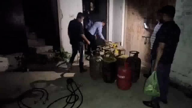 हरिद्वार! इंडियल ऑयल गैस प्लांट के पास बड़े पैमाने पर की जा रही गैस काला बाजारी का भंडाफोड़!