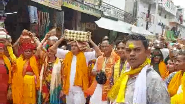 मथुरा के सुरीर में निकाली कलश यात्रा, साप्ताहिक कथा का हुआ सुभाआरम्भ,,