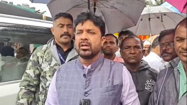 धडकनाळ बोरगाव या दोन गावांसाठी विशेष मदत देण्यासाठी प्रयत्न करणार,आमदार संजय बनसोडे