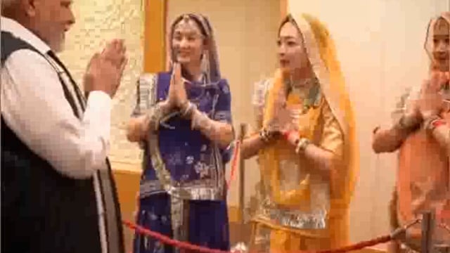 ➡️......Beautiful Welcome of 
PM Modiji in Japan.
भारतीय संस्कृति भाव के साथ जापान में मोदी जी का भव्य स्वागत