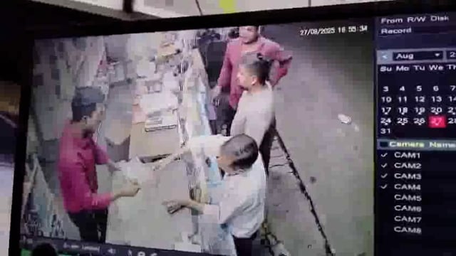 कानपुर में पंखा चुराते हुए चोर सीसीटीवी कैमरे में कैद

कानपुर#politics