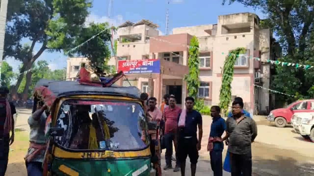 केंदुआर पेट्रोल पंप के समीप पिकअप की टक्कर से बाइक सवार एक युवक की मौत, दूसरे की स्थिति गंभीर