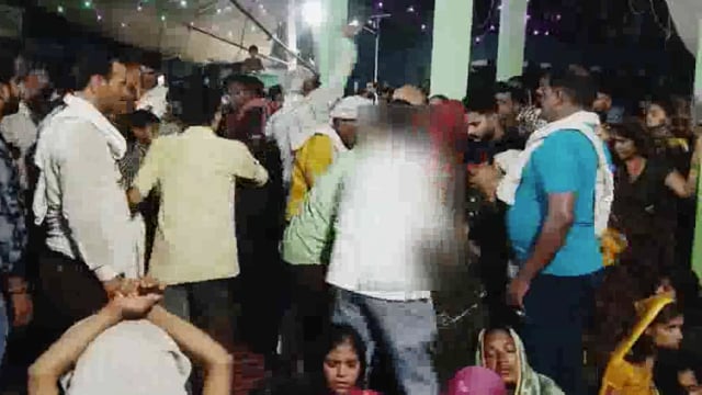 पानीगांव बायगीर मेला में बाल खींचने से गुस्साए देवता ने बायगीर को जड़ा थप्पड़, मीडिया के कैमरे में कैद हुआ थप्पड़ मारने का सीन।