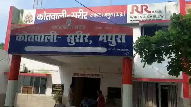 यमुना एक्सप्रेस वे पर सड़क किनारे पड़ा,, मिला अज्ञात शव,,