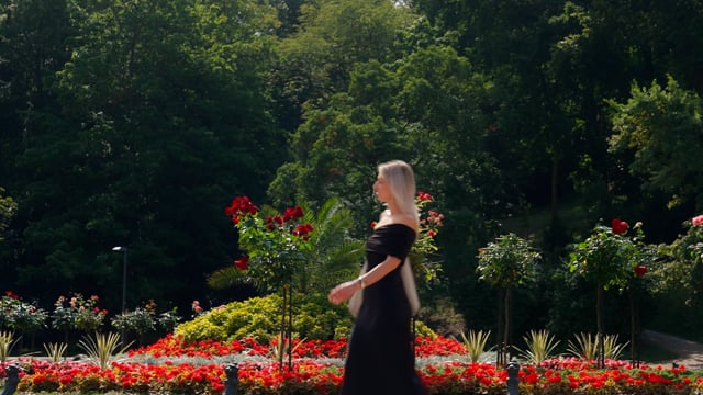 Product video thumbnail