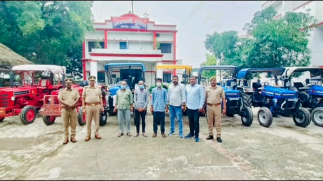 Bahraich.. थाना मुर्तिहा किसानों से ट्रैक्टर धोखाधड़ी से लेकर फर्जी आरसी तैयार कर पुनः किसानों को ट्रैक्टर बेचने वाले