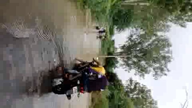 करनावल से कोयले का मार्ग हुआ बाढ़ के पानी से बंद राहीगीर हो रहे हैं परेशान