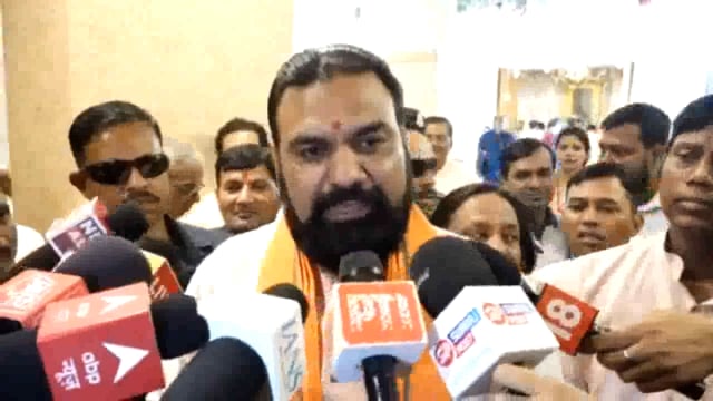 राजेश राम का आरोप, बिहार में मतदाता सूची से नाम हटाने और पुनः पंजीकरण में बाधाएँ

पटना - एक राजनीतिक नेता, राजेश राम ने बिहार में चल#politics