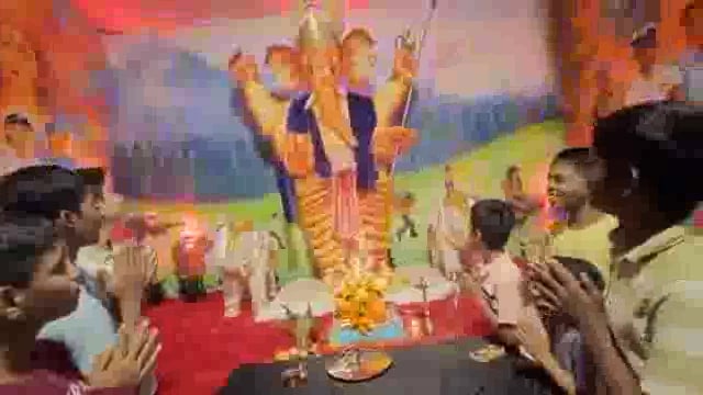 ठाणे के युवा जल्लाद मंडल में अनोखी सूती गणपति प्रतिमा

ठाणे, महाराष्ट्र - ठाणे में गणेश उत्सव में शामिल होने आए#politics