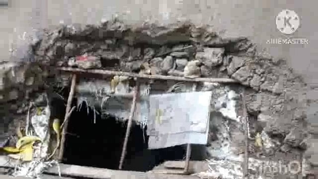 सूर्यगढ़ा नगर परिषद क्षेत्र के वार्ड संख्या 24 में नाले का ढक्कन टूटने  एवं  जल जमाव की समस्या से ग्रामीण लोग परेशान।