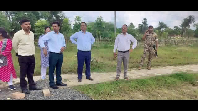 मुख्यमंत्री के संभावित दौरे को लेकर पावर ग्रिड हेतु चिह्नित भूमि का जिलाधिकारी ने किया निरीक्षण।