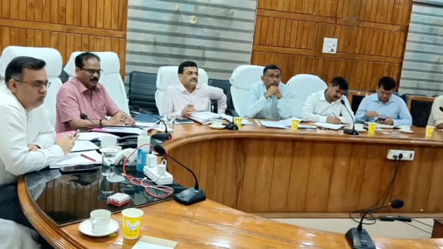 Bahraich.. बहराइच जनपद में अब तक वितरित हो चुकी है 60435मैटन यूरिया पर्याप्त मात्रा में जनपद में उपलब्ध है उर्वरक 