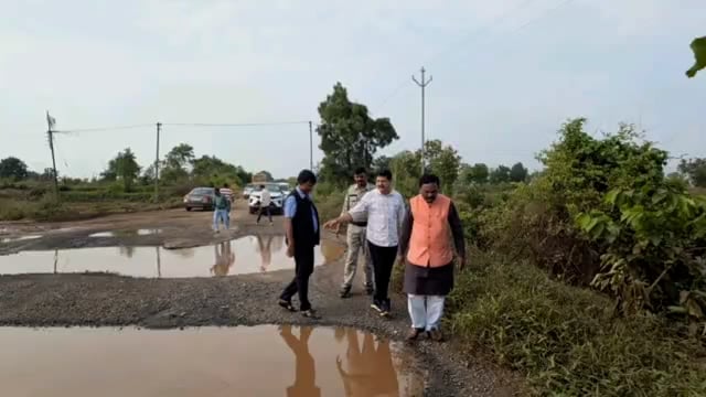 गडचिरोली-चामोर्शी खड्डेमय मार्गासाठी डागडुजी सुरवात होणार माजी खासदार अशोक नेते