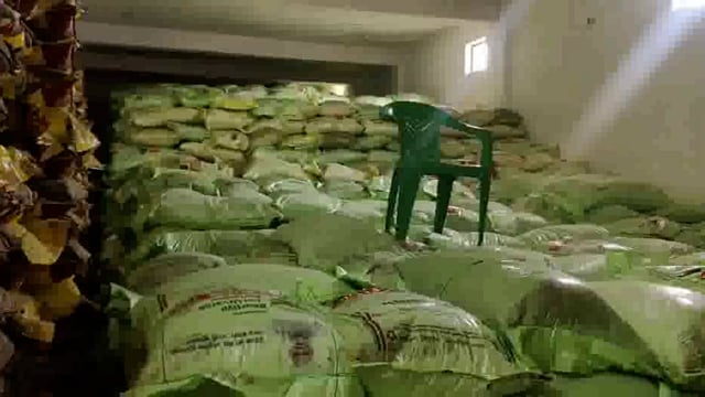 कान्हा की नगरी मथुरा में योगी सरकार में खाद को लेकर किसान परेशान