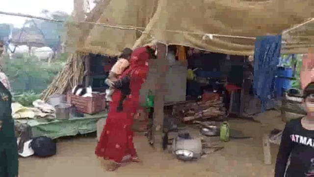 यमुना में जल बृद्धि की  मार झेलरहें ग्रामीन किसान, भुख़ मरी की कगार पर,,