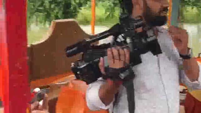 यमुना नदी में आई बाढ़ में मांट विधानसभा क्षेत्र के जहांगीरपुर, बेगमपुर में राहत शिविर में पहुंचे एमएलसी योगेश नोहवार