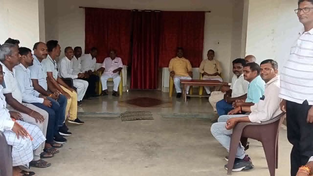 क्षेत्रीय भ्रमण के दौरान बच्ची की मौत पर विधायक पीड़ित परिवार से मिलकर ढांढ़स बंधाते हुए आर्थिक सहायता दिलाने की कही बात