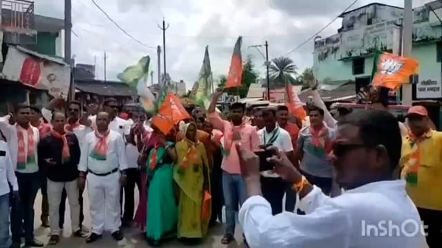 एनडीए दल कार्यकर्ताओं ने महागठबंधन के विरुद्ध किया जाम कर किया विरोध प्रदर्शन,चारा चोर,वोट चोर नारे के साथ किया सड़क जाम