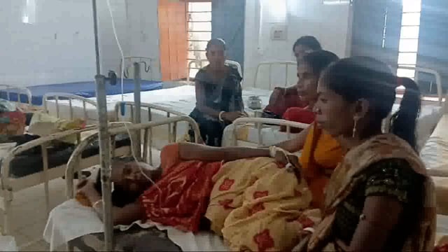 महिला डायरिया से पीड़ित पीएचसी में भर्ती