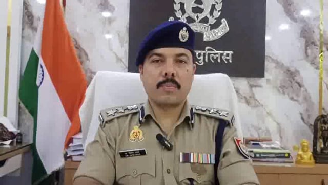 मेरठ ऑपरेशन शस्त्र” अभियान के अन्तर्गत स्वाट टीम प्रथम एवं थाना मवाना/ थाना हस्तिनापुर पुलिस की संयुक्त कार्यवाही में 03 असल्हा तस्कर अभियुक्त गिरफ्तार, जिसमें 02 अभियुक्त पुलिस मुठभेड़ में घायल, कब्जे से भारी मात्रा में अवैध शस्त्र, कारतूस व गाड़ी बरामदगी के सम्बन्ध में वरिष्ठ पुलिस अधीक्षक मेरठ द्वारा बाइट ।*