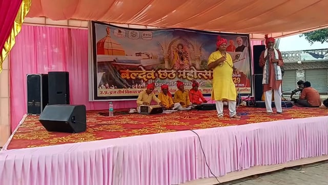 दाऊजी में छठ मेला पर हुआ रंगारंग कार्यक्रम भक्त झूमते हुए नजर आये 