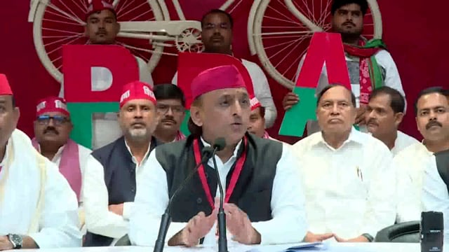 अखिलेश यादव ने सरकार पर वैचारिक रूप से एकमत व्यक्तियों की नियुक्ति करके विश्वविद्यालयों को नुकसान पहुँचाने का आरोप लगाया

लखनऊ#politics