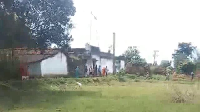 जमीन विवाद को लेकर आनंदपुर थाना अंतर्गत जोकटाहा गांव में दो पक्षों के बीच हुए मारपीट में एक महिला की टूटी हाथ:FIR