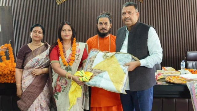 Bahraich... जनपद बहराइच से बड़ी खबर पुलिस अधीक्षक महोदय द्वारा सभी शिक्षकों को उपहार देकर सम्मानित किया गया तथासमाज में 