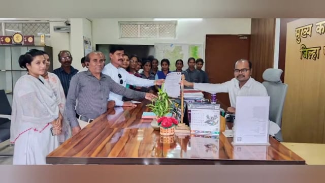 राष्ट्रीय आरोग्य अभीयानातील कामगारांना नियुक्ती आदेश द्या बाळु टेंभुर्णे ची मागणी