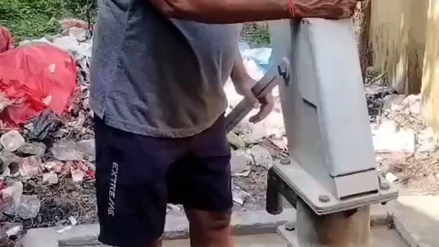 पागल कुत्ते ने मचाया आतंक,थाने में घुसकर दरोगा को काटकर किया लहूलुहान, आधा दर्जन लोग हुए घायल