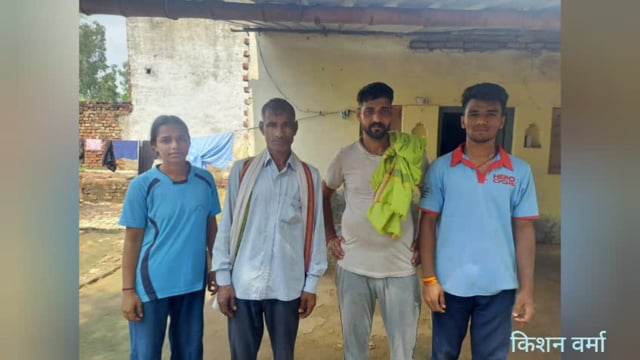 आकाशिय बिजली गिरने से दो बालिका सहित, महिला घायल, फुके बिजली के उपकरण, पेड़ के नीचे बधे गो वंश की मौत,,