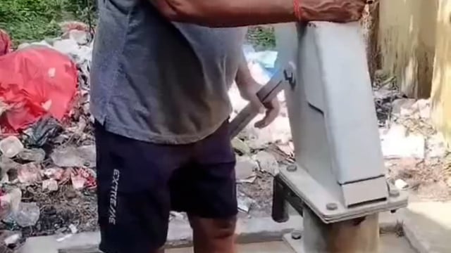 पागल कुत्ते ने मचाया आतंक,थाने में घुसकर दरोगा को काटकर किया लहूलुहान, आधा दर्जन लोग हुए घायल