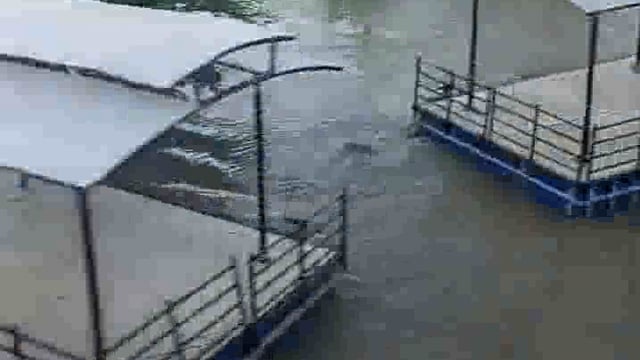 मथुरा: रौद्र रूप में बह रही हैं यमुना महारानी: हजारों लोगों ने किया पलायन 