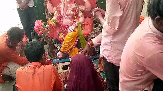 त्रिकौलिया गांव से  गणेश चतुर्थी के  अवसर पर गणेश जी की मूर्ति को शारदा नदी में प्रवाहित किया गया 