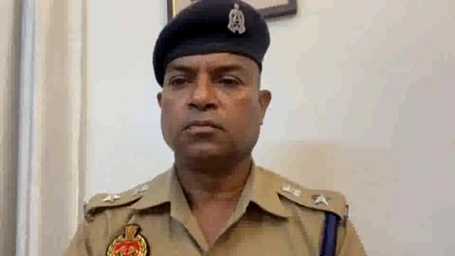 छात्रा से दुराचार मामले मे ग्रामीणों थाने का किया घेराव,पुलिस जांच पड़ताल में जुटी



एएसपी शैलेन्द्र लाल की बाइट