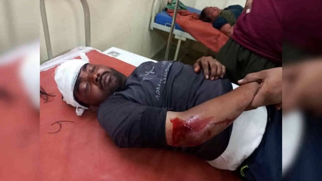 पिनाहट क्षेत्र में खिन्नी धर्म सिंह गांव में म्रत सांड को दफनाने को लेकर खूनी संघर्ष एक दर्जन घायल 