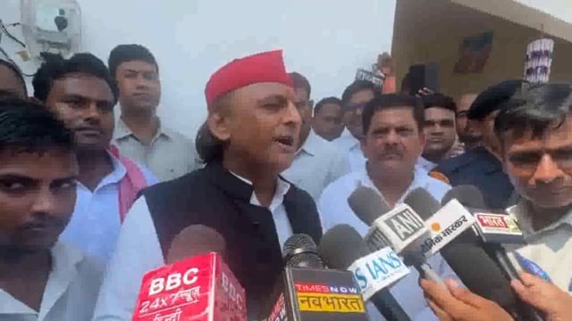 अखिलेश यादव ने सरकार की आलोचना की: 