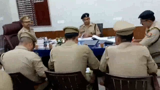 एसपी देहात सुरेश चंद्र रावत ने क्षेत्र वाइज पहचान ऐप पर सूचीबद्ध अपराधियों के संबंध में गोवर्धन में की समीक्षा बैठक