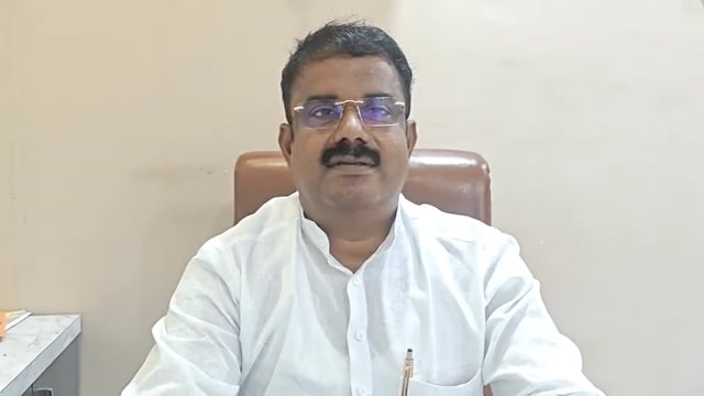 संविधान काय असते, त्याचा आदर कसा करावा याचीही जाण नाही… तरी स्वतःला जनतेचा तारणहार समजणाऱ्यांची यु.टी.जाधव सर यांनी केली