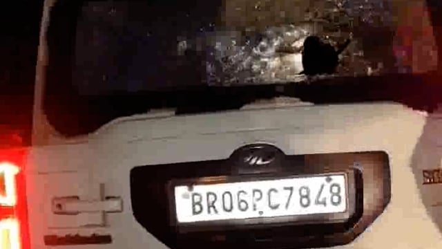 मद्य निषेध टीम पर लाठी-डंडों से हमला, स्कॉर्पियो चकनाचूर पुलिसकर्मी जान बचाकर भागे #CM Nitish Kumar#DM Dharmendra Kumar