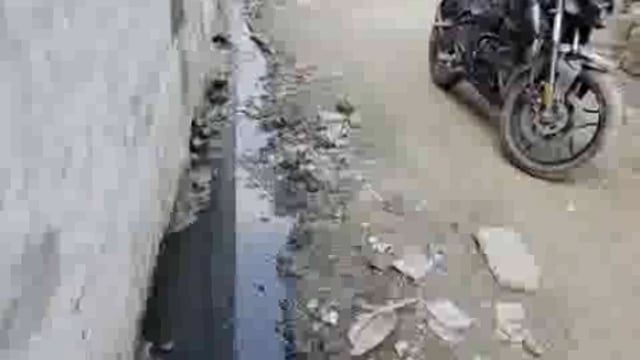 पलिया के मोहल्ला रंगरेजान का हाल बेहाल, नरक की जिन्दगी जी रहे लोग