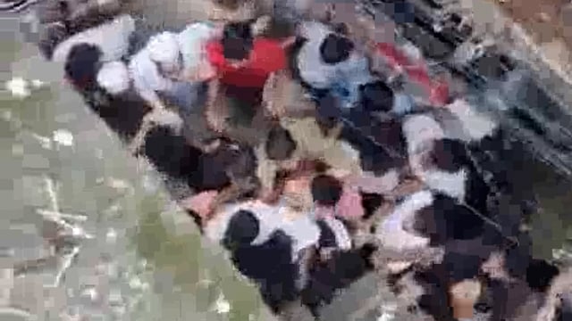 कानपुर में आपत्तिजनक सोशल मीडिया पोस्ट के बाद झड़प टली

कानपुर#politics