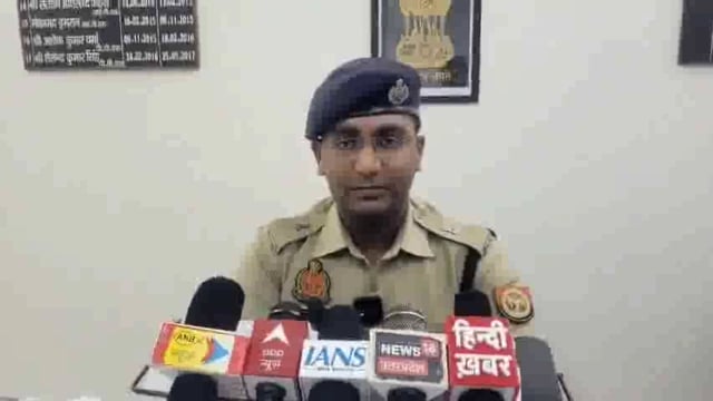 आज़मगढ़ में मौलाना पर जबरन धर्म परिवर्तन का आरोप

आज़मगढ़, उत्तर प्रदेश - सीतापुर के एक मौलाना को आज़मगढ़ में जबरन धर्म परिवर्तन कराने के प्रयास के आरोप#politics