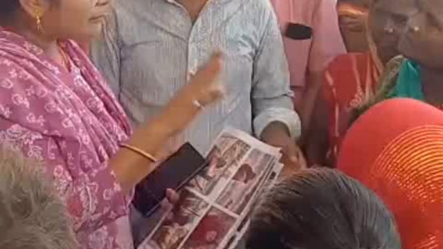 महादलित बस्ती बेघर होने के संकट में, अंचल कार्यालय पर उमड़ा ग्रामीणों का हुजूम