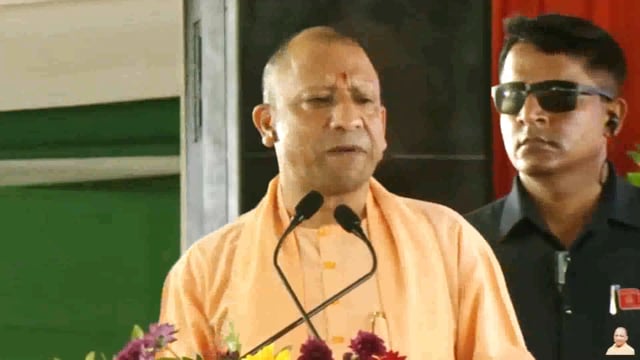 लखनऊ: उत्तर प्रदेश के मुख्यमंत्री योगी आदित्यनाथ ने कहा है कि भारत उन विभाजनकारी ताकतों से व्यापक चुनौती का सामना कर रहा है जो देश को मज़बूत होते नहीं देखना चाहतीं।
#politics