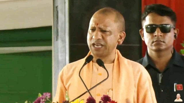 लखनऊ: उत्तर प्रदेश के मुख्यमंत्री योगी आदित्यनाथ ने एक शक्तिशाली, सक्षम और आत्मनिर्भर राष्ट्र के निर्माण में शिक्षा की महत्वपूर्ण भूमिका पर ज़ोर दिया है।
#politics